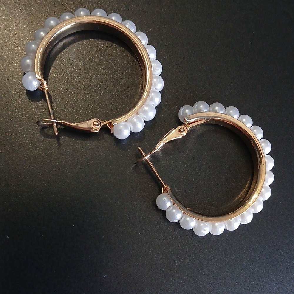 Elegant Gold and White Pearl Hoop Earrings